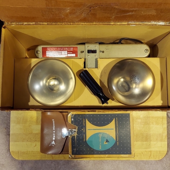 1950S BELL & HOWELL 8MM CAMERA & HAND-HELD LIGHT BAR FOR INDOOR PROJECTOR MOVIES - Picture 12 of 14